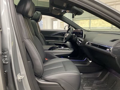 2024 Cadillac LYRIQ Luxury 3