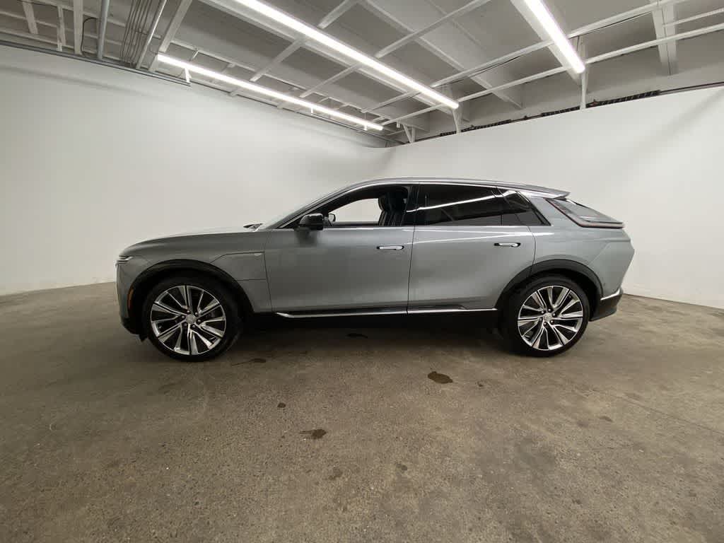 2024 Cadillac LYRIQ Luxury 3
