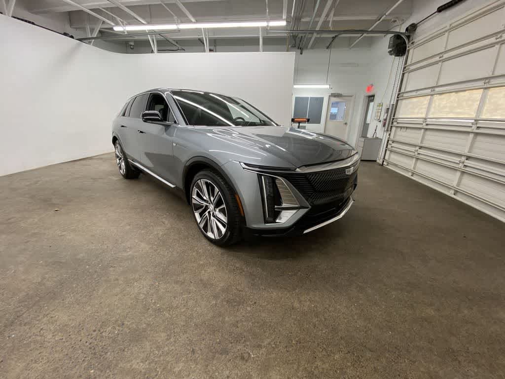 2024 Cadillac LYRIQ Luxury 3
