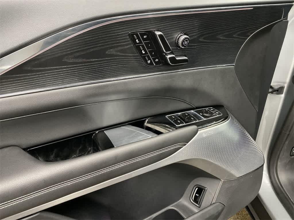 2024 Cadillac LYRIQ Luxury 3