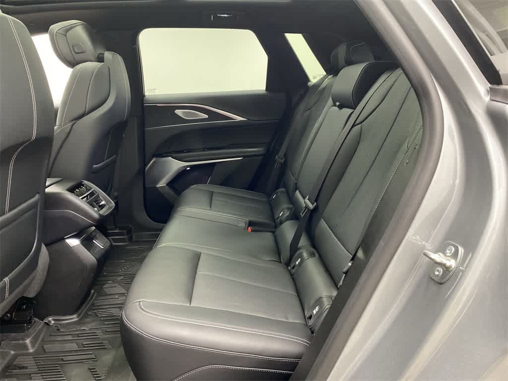 2024 Cadillac LYRIQ Luxury 3