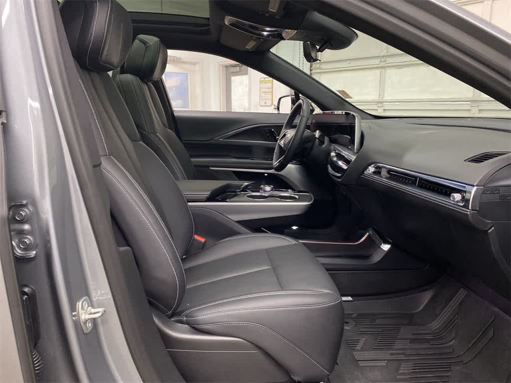 2024 Cadillac LYRIQ Luxury 3