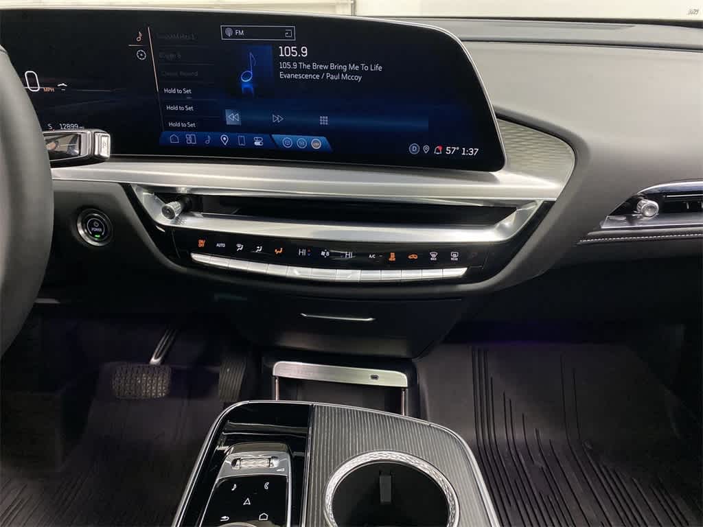 2024 Cadillac LYRIQ Luxury 3