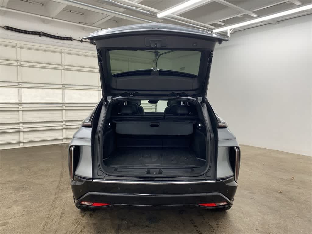 2024 Cadillac LYRIQ Luxury 3