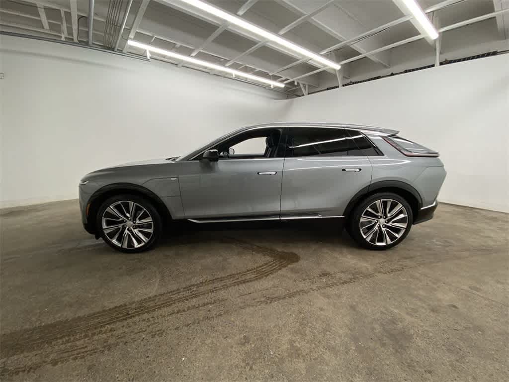 2024 Cadillac LYRIQ Luxury 3