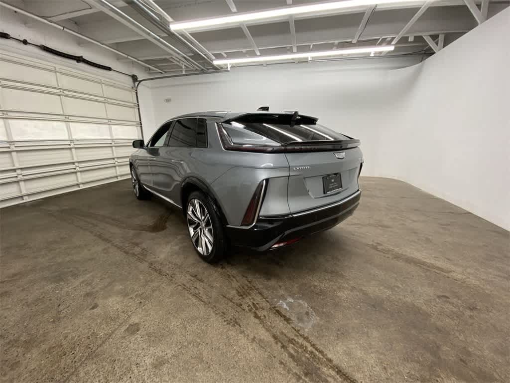 2024 Cadillac LYRIQ Luxury 3