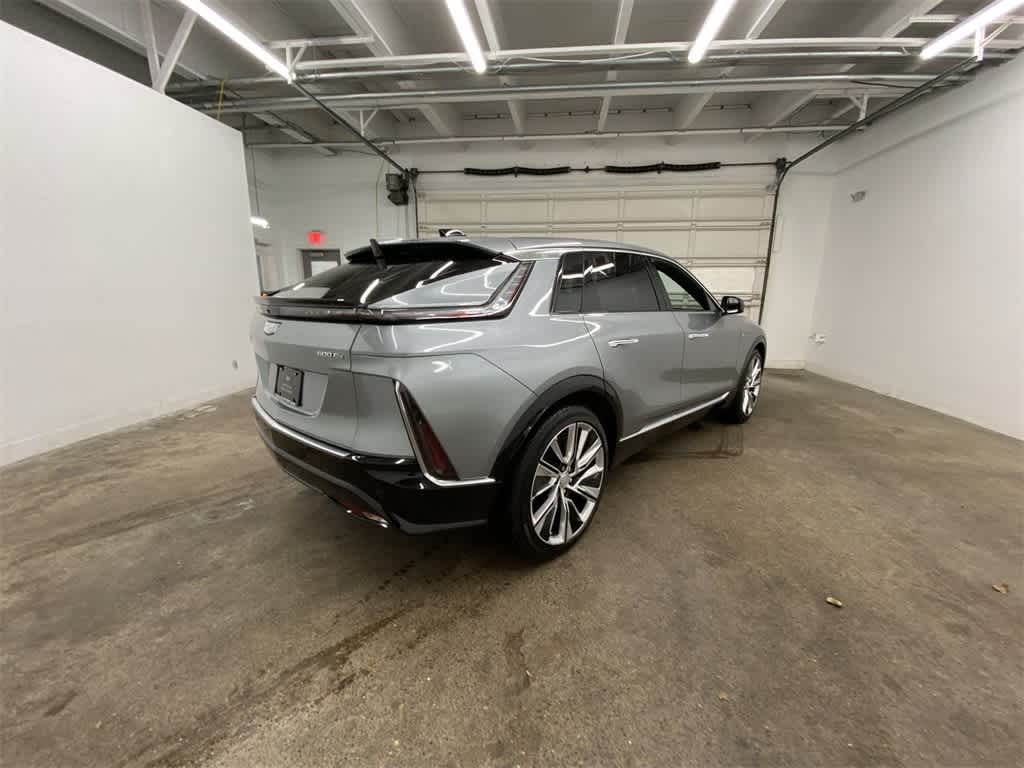 2024 Cadillac LYRIQ Luxury 3