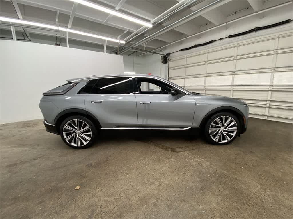 2024 Cadillac LYRIQ Luxury 3