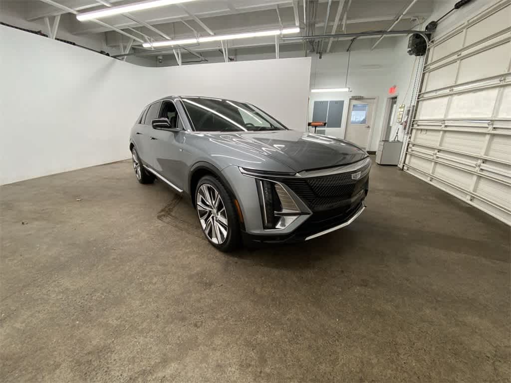 2024 Cadillac LYRIQ Luxury 3