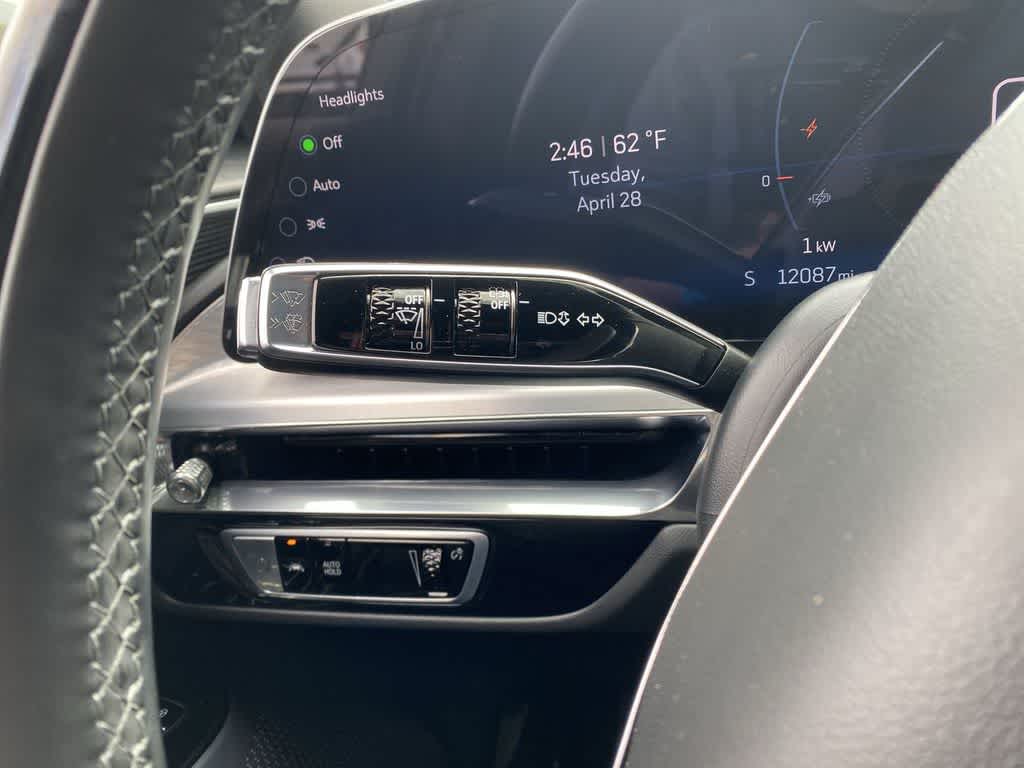2024 Cadillac LYRIQ Luxury 3