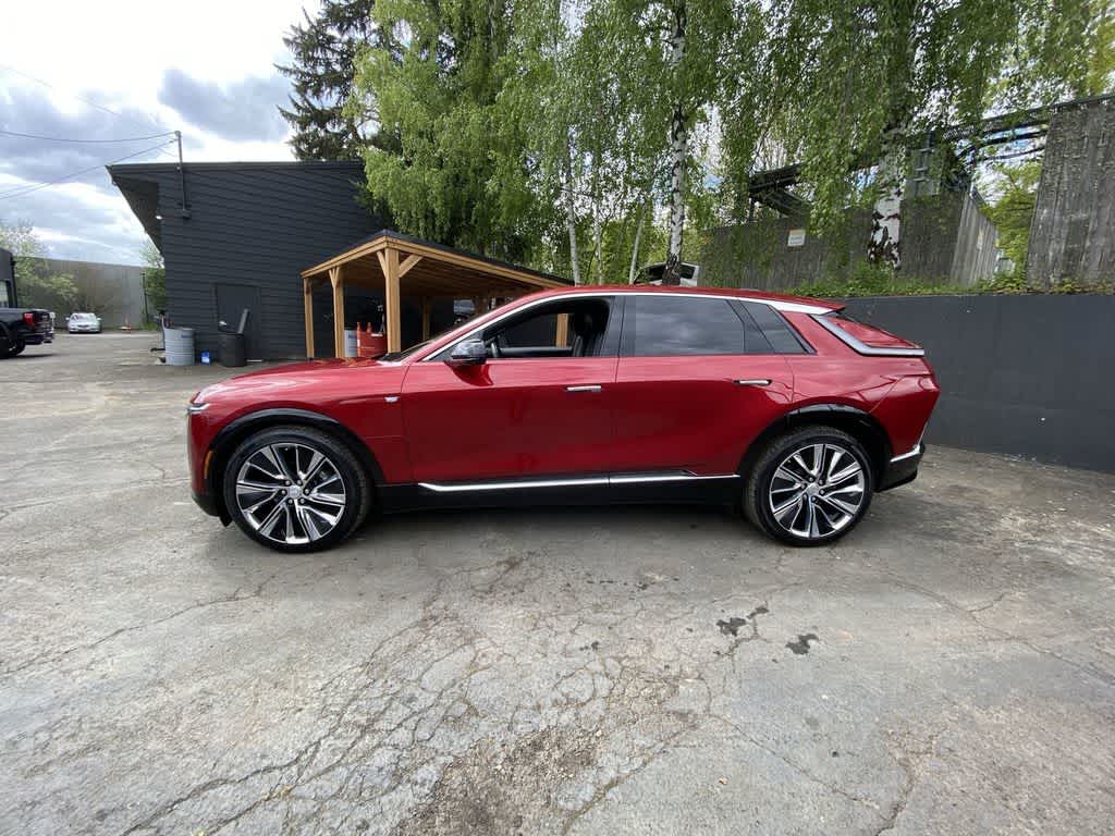 2024 Cadillac LYRIQ Luxury 3
