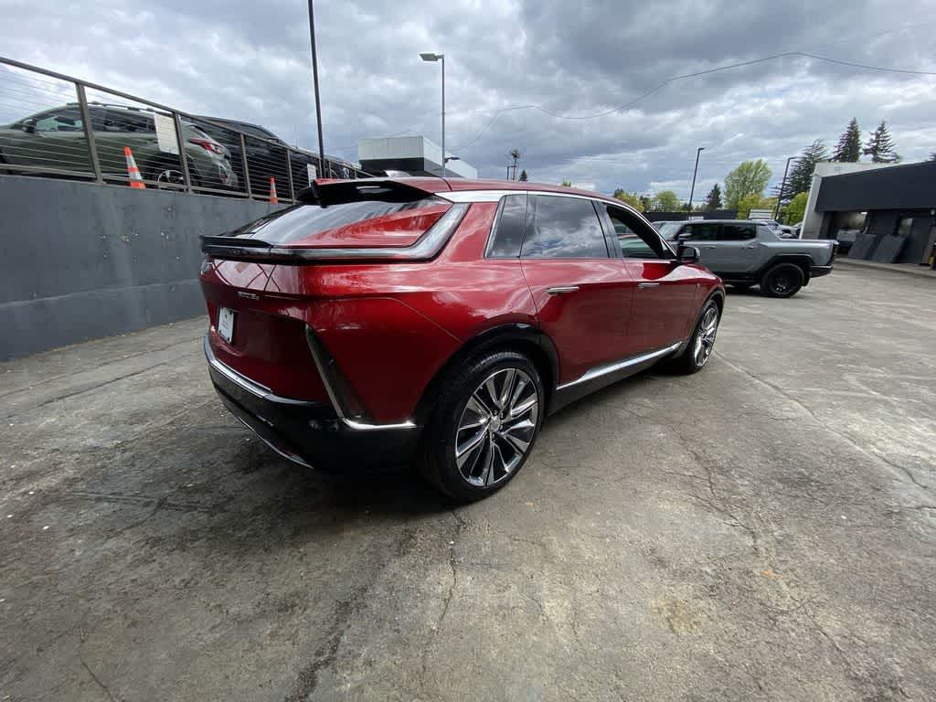 2024 Cadillac LYRIQ Luxury 3