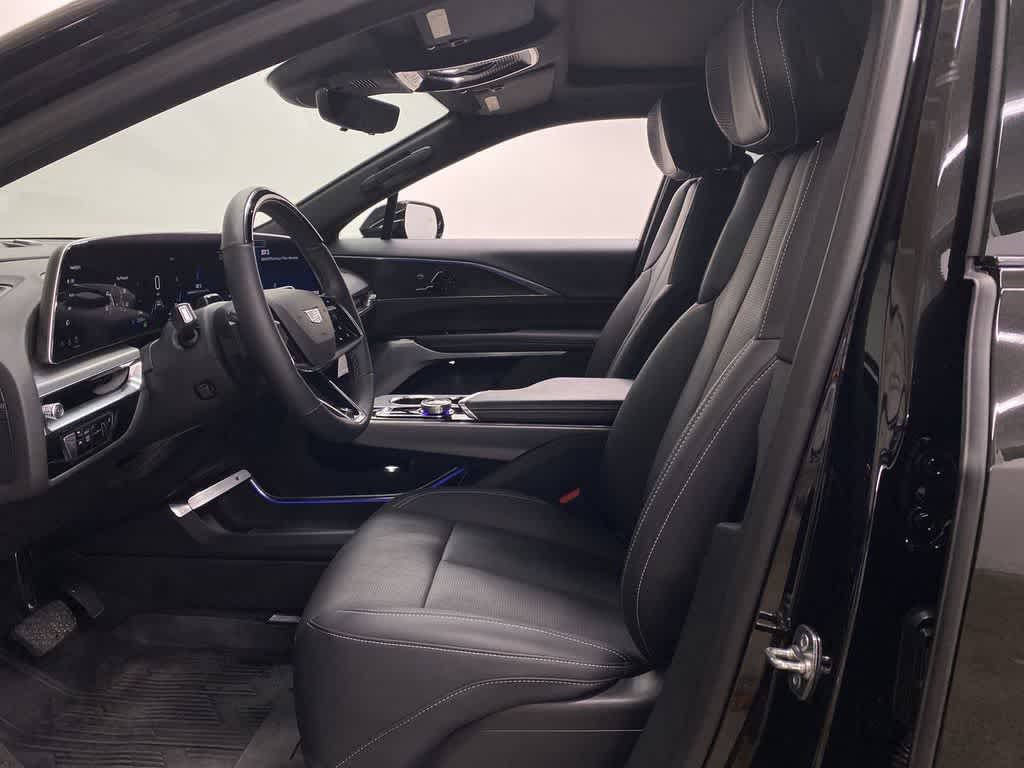 2024 Cadillac LYRIQ Luxury 3