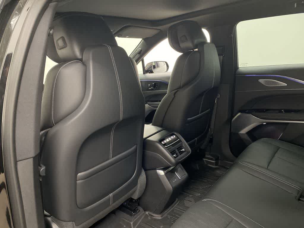 2024 Cadillac LYRIQ Luxury 3