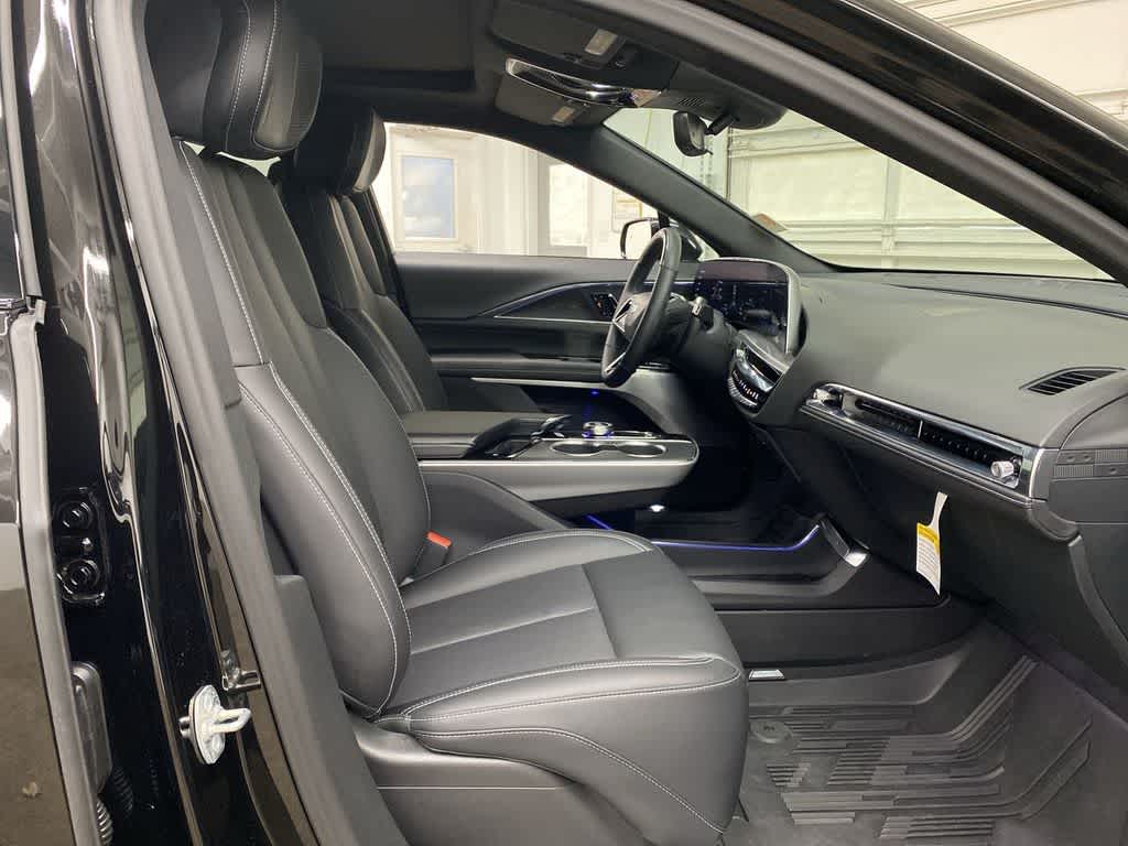 2024 Cadillac LYRIQ Luxury 3