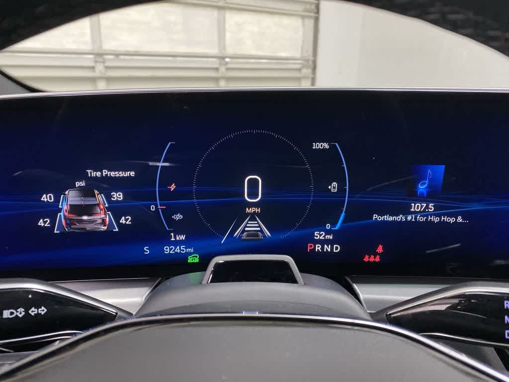 2024 Cadillac LYRIQ Luxury 3