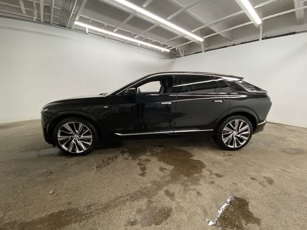 2024 Cadillac LYRIQ Luxury 3