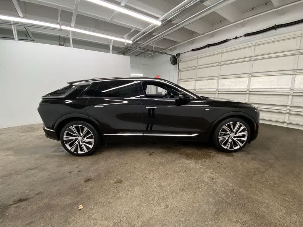 2024 Cadillac LYRIQ Luxury 3