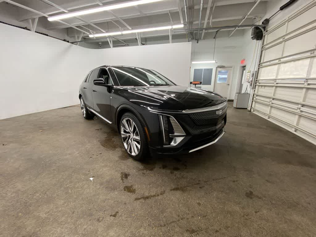 2024 Cadillac LYRIQ Luxury 3