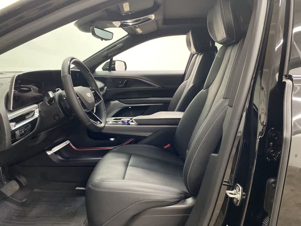 2024 Cadillac LYRIQ Luxury 3