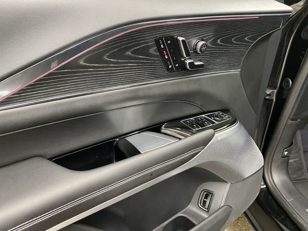 2024 Cadillac LYRIQ Luxury 3