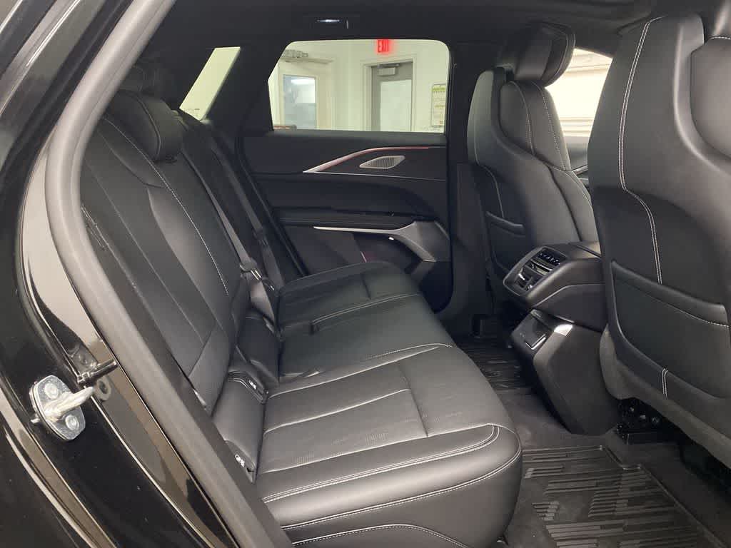 2024 Cadillac LYRIQ Luxury 3