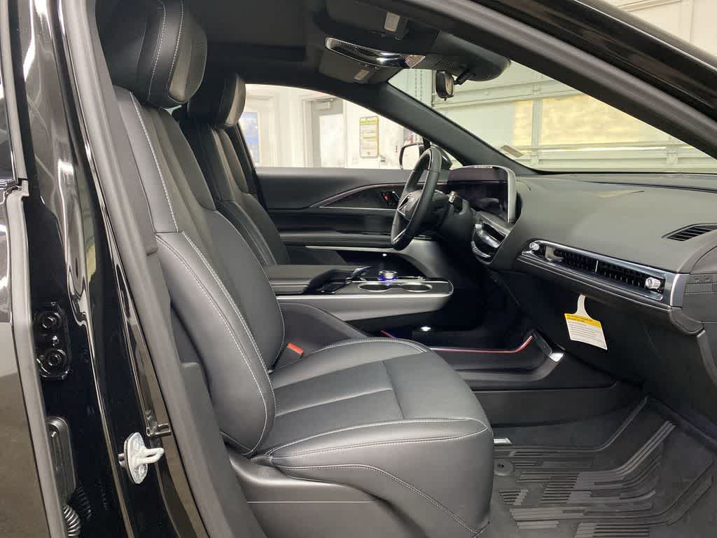 2024 Cadillac LYRIQ Luxury 3