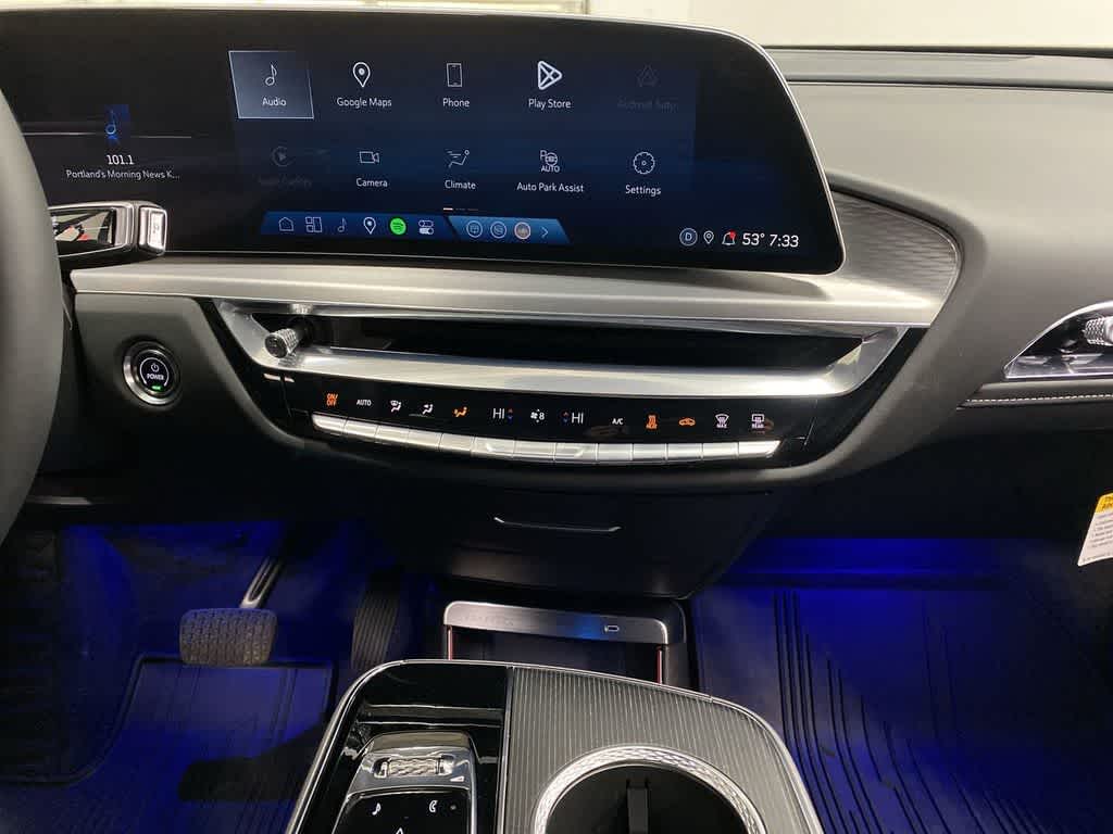 2024 Cadillac LYRIQ Luxury 3