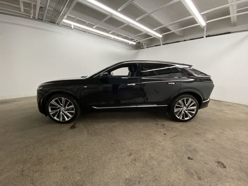 2024 Cadillac LYRIQ Luxury 3