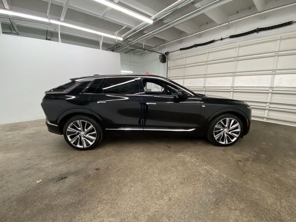 2024 Cadillac LYRIQ Luxury 3