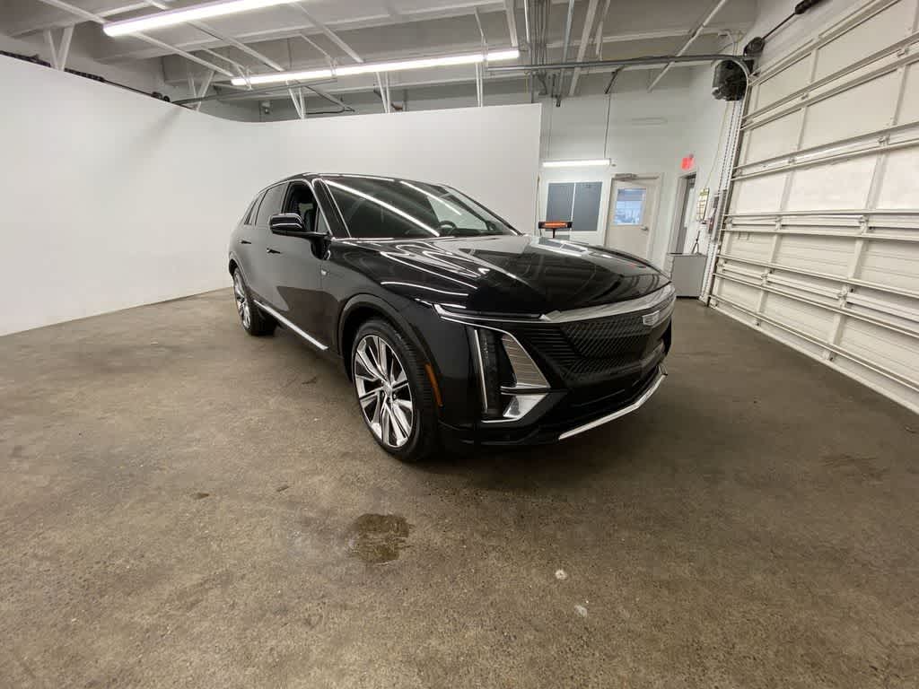 2024 Cadillac LYRIQ Luxury 3