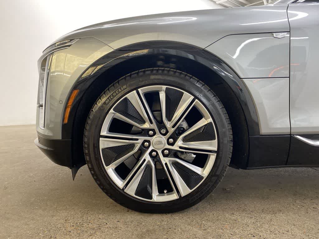 2024 Cadillac LYRIQ Luxury 3