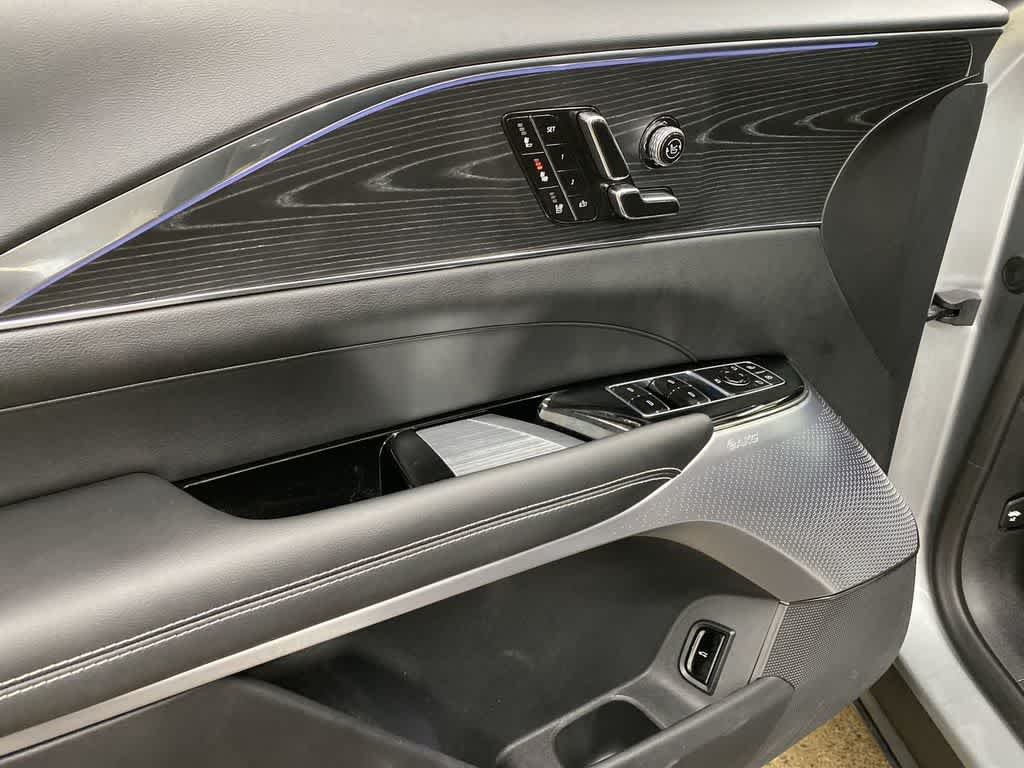 2024 Cadillac LYRIQ Luxury 3