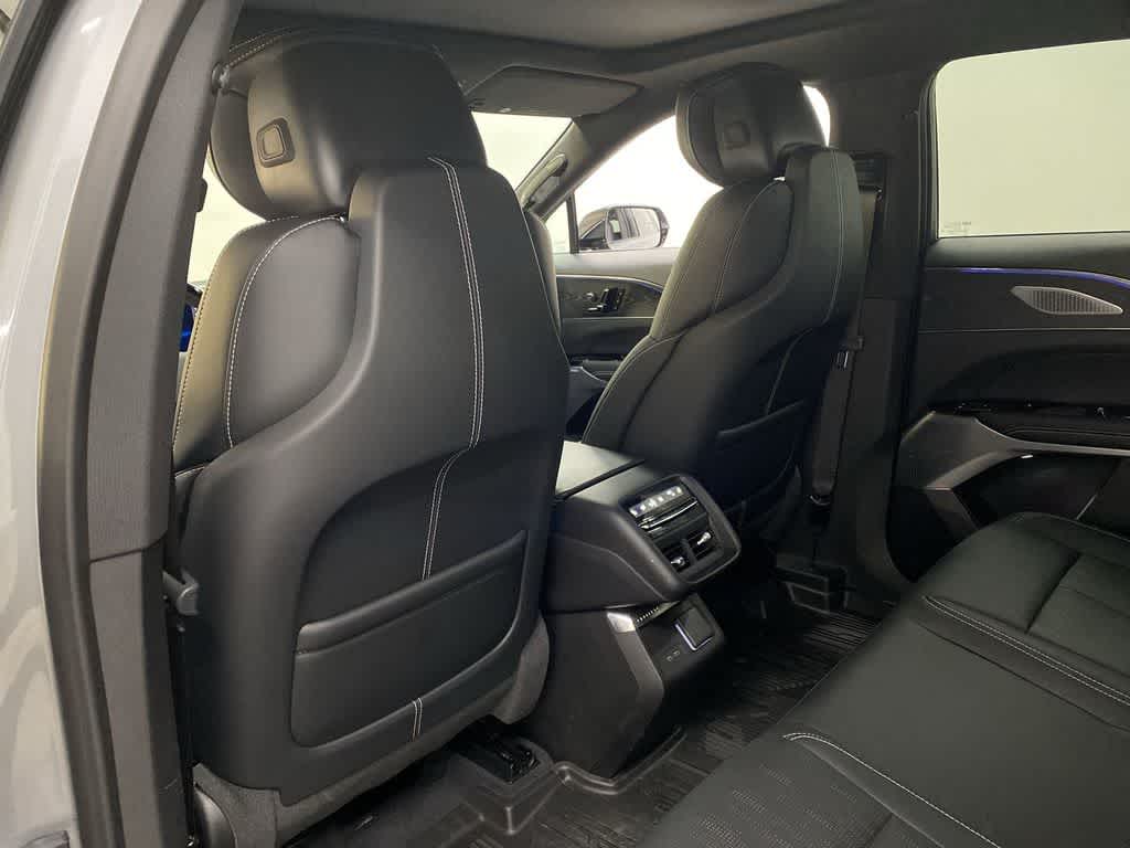 2024 Cadillac LYRIQ Luxury 3