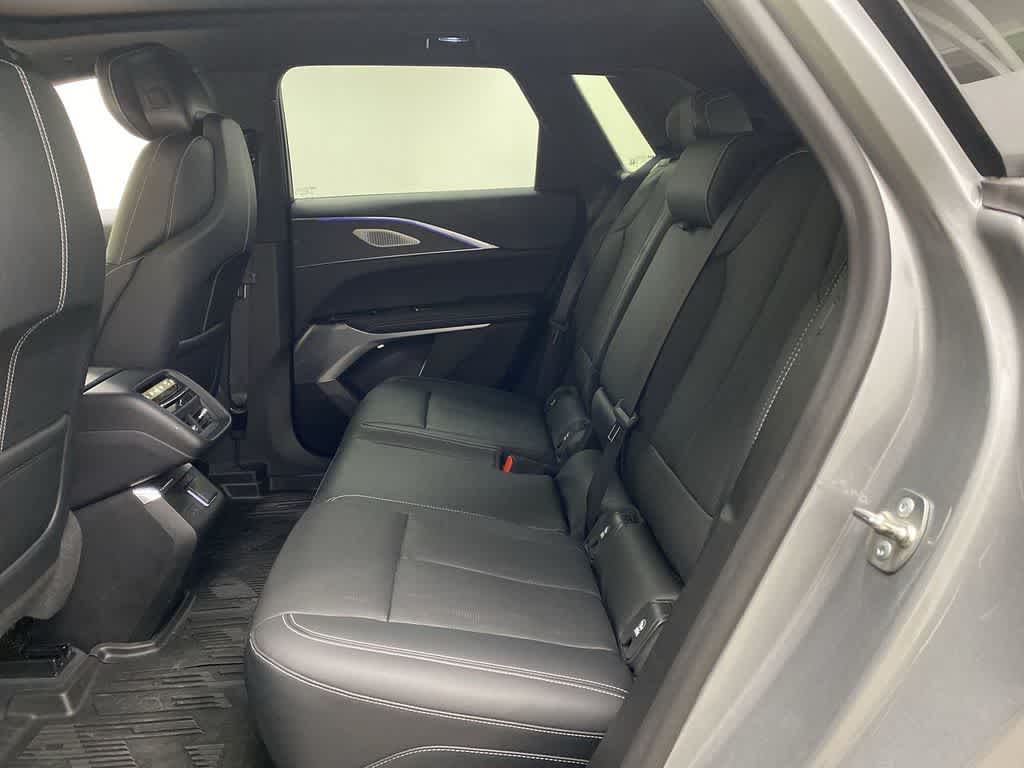 2024 Cadillac LYRIQ Luxury 3