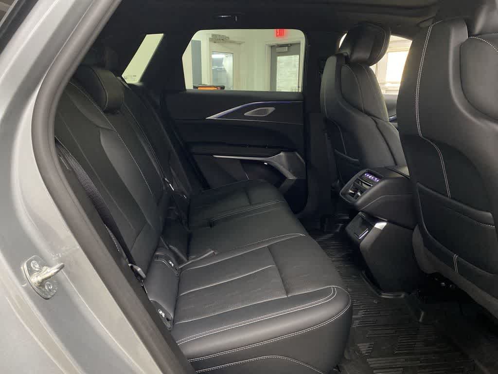 2024 Cadillac LYRIQ Luxury 3