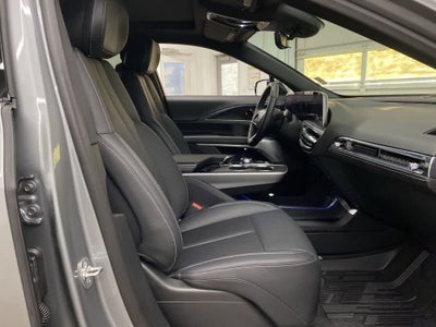 2024 Cadillac LYRIQ Luxury 3