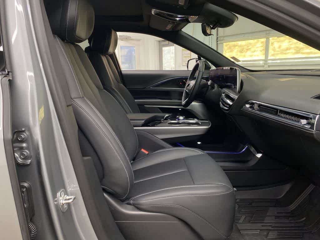 2024 Cadillac LYRIQ Luxury 3