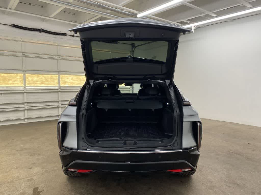 2024 Cadillac LYRIQ Luxury 3