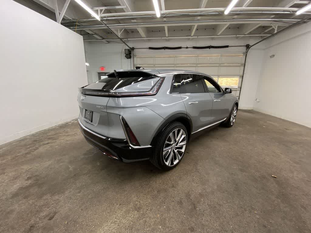 2024 Cadillac LYRIQ Luxury 3