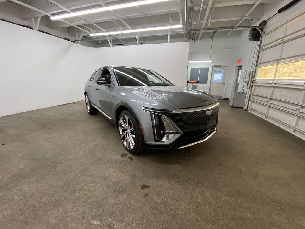 2024 Cadillac LYRIQ Luxury 3