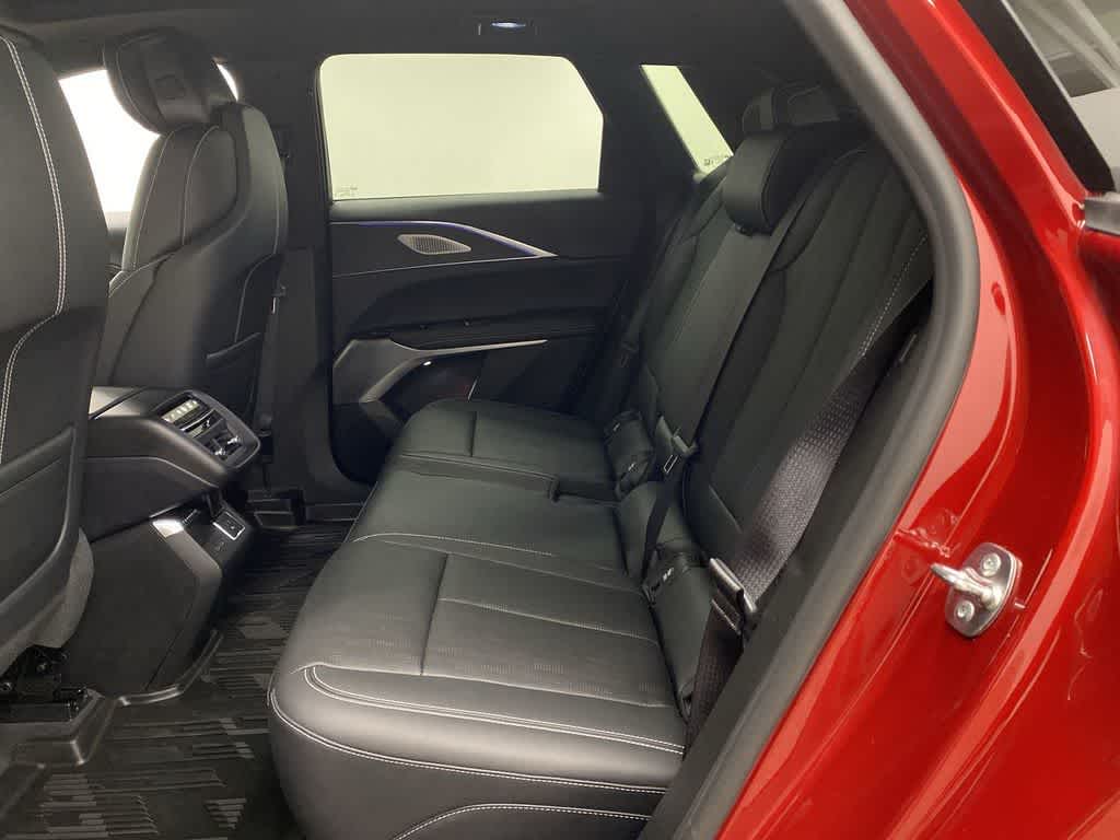 2024 Cadillac LYRIQ Luxury 3