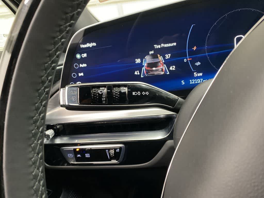 2024 Cadillac LYRIQ Luxury 3