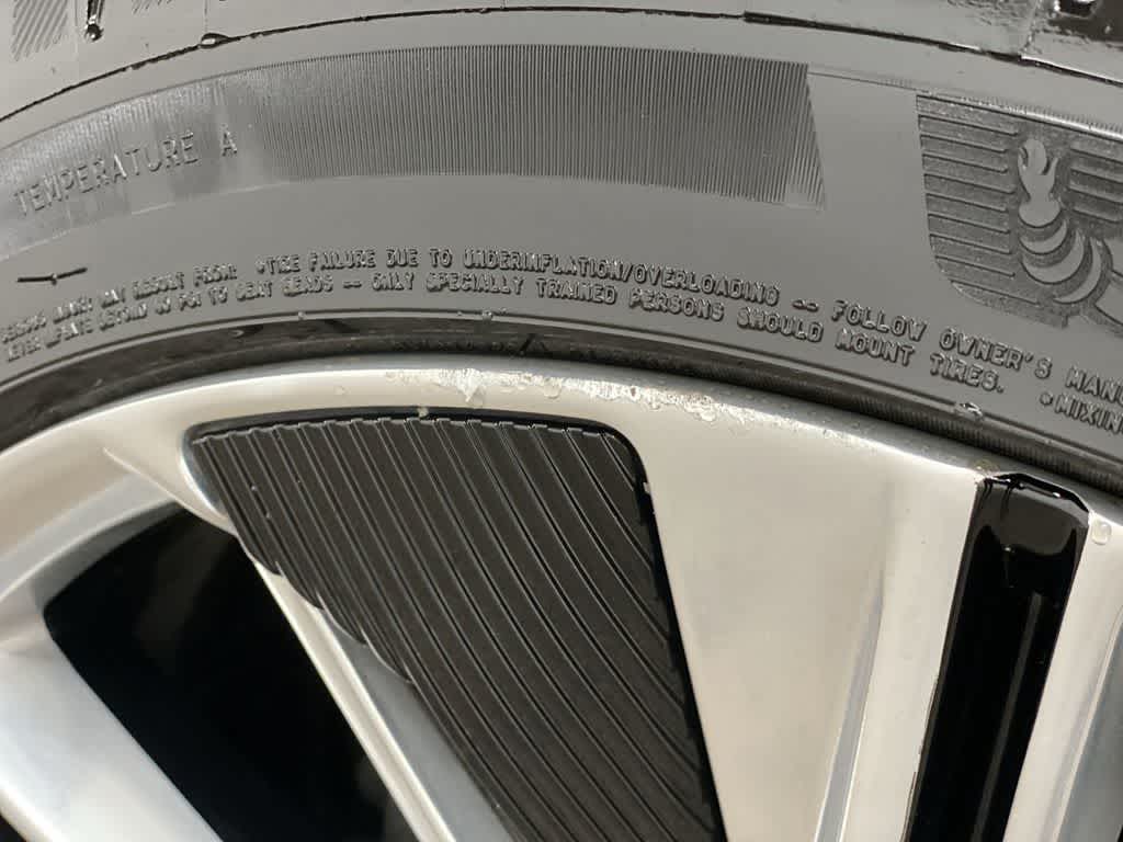 2024 Cadillac LYRIQ Luxury 3