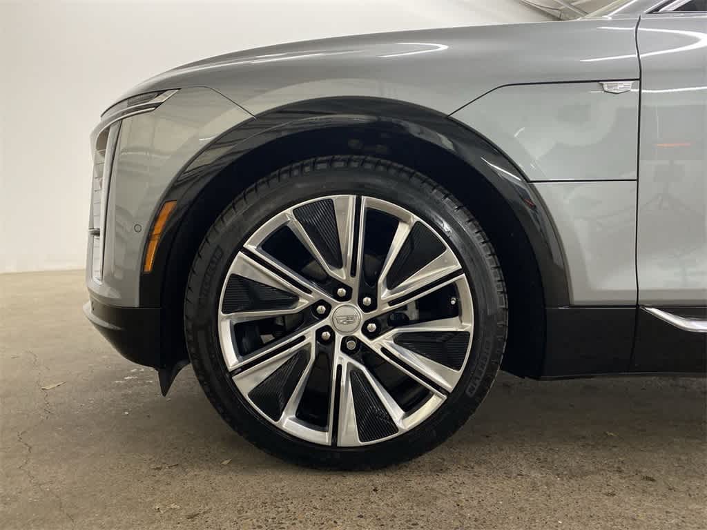 2024 Cadillac LYRIQ Luxury 3