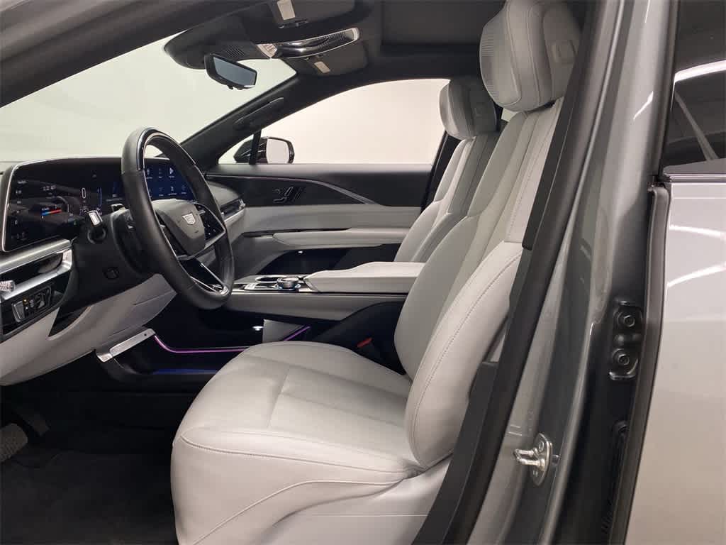 2024 Cadillac LYRIQ Luxury 3