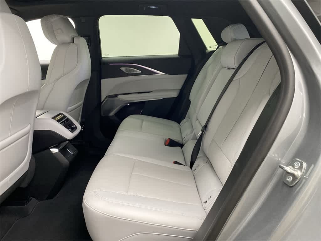 2024 Cadillac LYRIQ Luxury 3