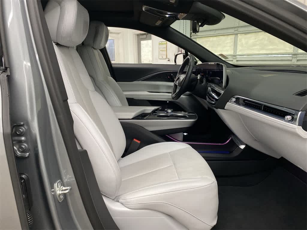 2024 Cadillac LYRIQ Luxury 3