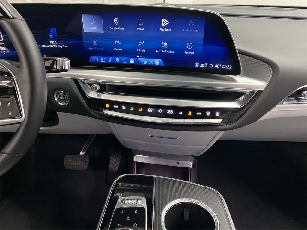 2024 Cadillac LYRIQ Luxury 3