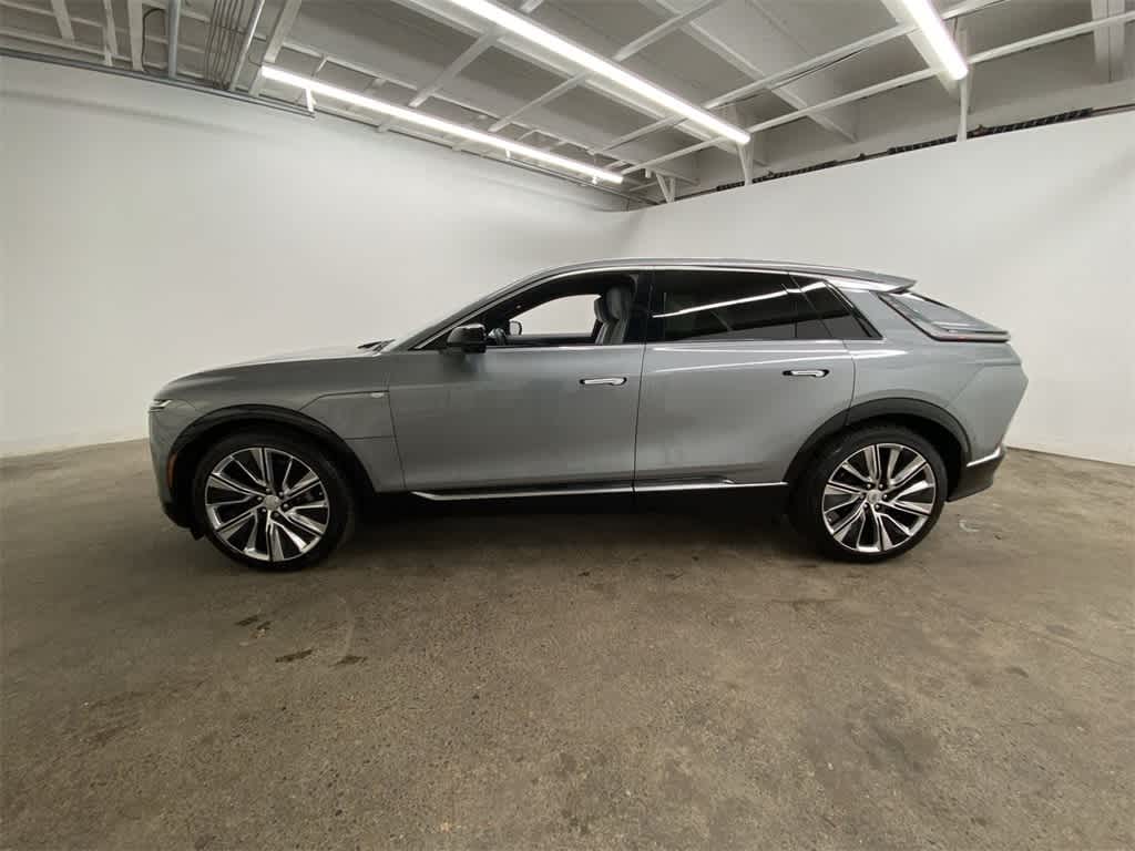 2024 Cadillac LYRIQ Luxury 3